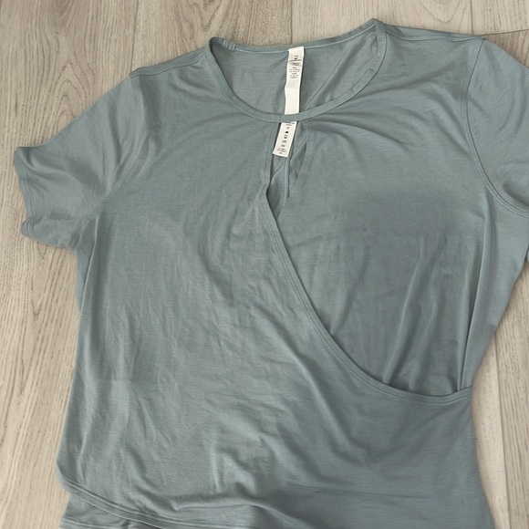 Lululemon round trip short sleeve - Picture 2 of 6